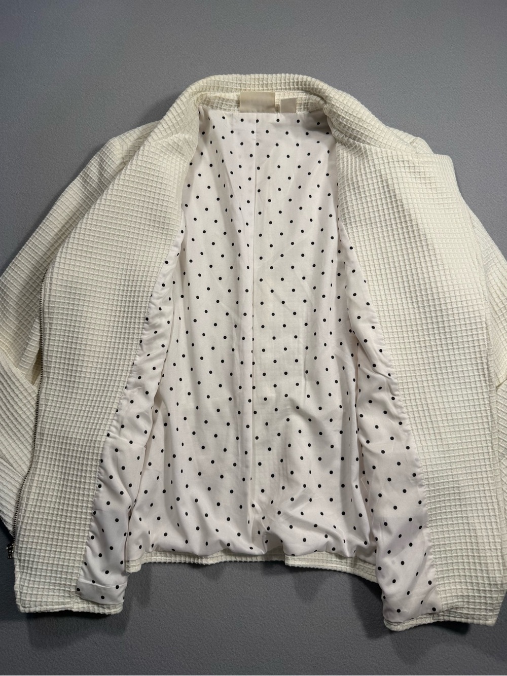 Chico's Size 1 Medium Off White Gold Waffle-Texture Stretch Zip Blazer - Picture 4 of 12